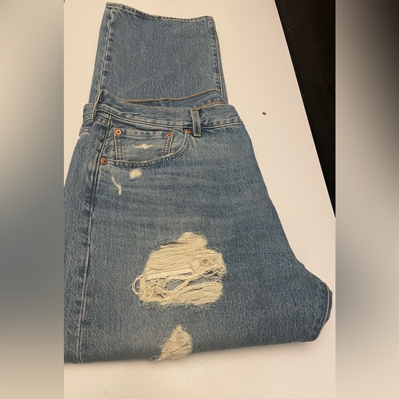 LEVI’S 501 MEN’S ORIGINAL RIPPED JEANS 40WX32L INSEAM 30 INCH MEDIUM WASH - Picture 4 of 16